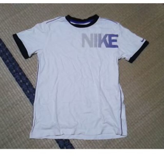 NIKE(ナイキ)のNIKE　Tシャツ　白 レディースのトップス(Tシャツ(半袖/袖なし))の商品写真