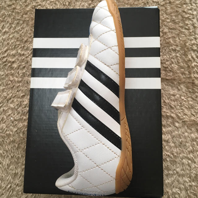 adidas(アディダス)のアディダスサッカーシューズ 19.5cm スポーツ/アウトドアのサッカー/フットサル(シューズ)の商品写真