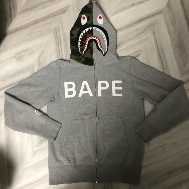 A  BATHING APE シャークパーカー 値下げしました！