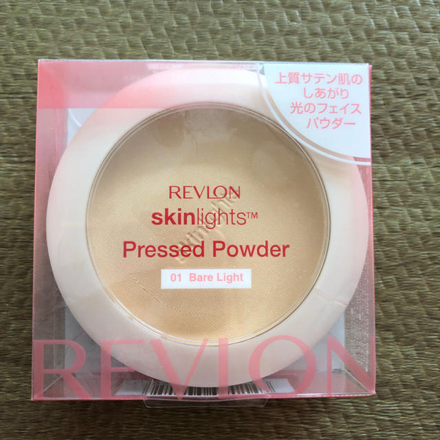 REVLON(レブロン)のお値下☆Revlon レブロン スキンライト プレストフェイスパウダー コスメ/美容のベースメイク/化粧品(フェイスパウダー)の商品写真