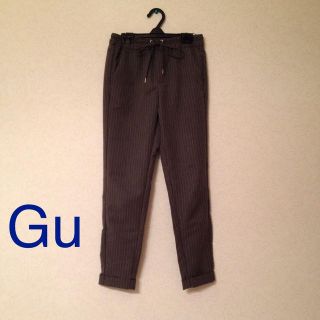 ジーユー(GU)のguパンツ(クロップドパンツ)