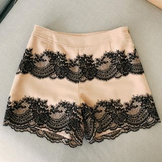 グレースコンチネンタル(GRACE CONTINENTAL)のGRACE CONTINENTAL＊【未使用】レース刺繍ショートパンツ38(ショートパンツ)