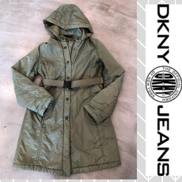 DKNY WOMEN(ダナキャランニューヨークウィメン)のDKNY JEANSダナキャランニューヨーク♦︎中綿入りチェスト コート カーキ レディースのジャケット/アウター(ダウンコート)の商品写真