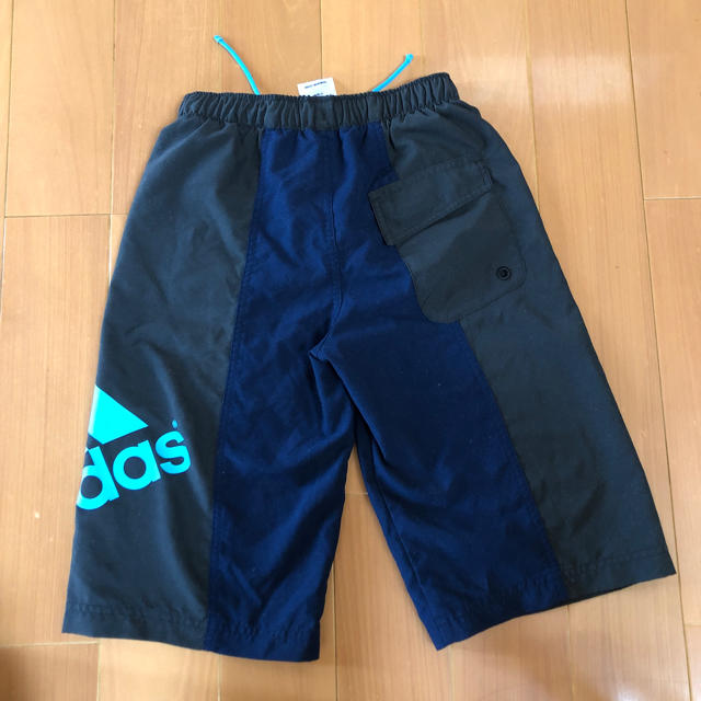 adidas(アディダス)のadidas 130cm ハーフパンツ キッズ/ベビー/マタニティのキッズ服男の子用(90cm~)(パンツ/スパッツ)の商品写真