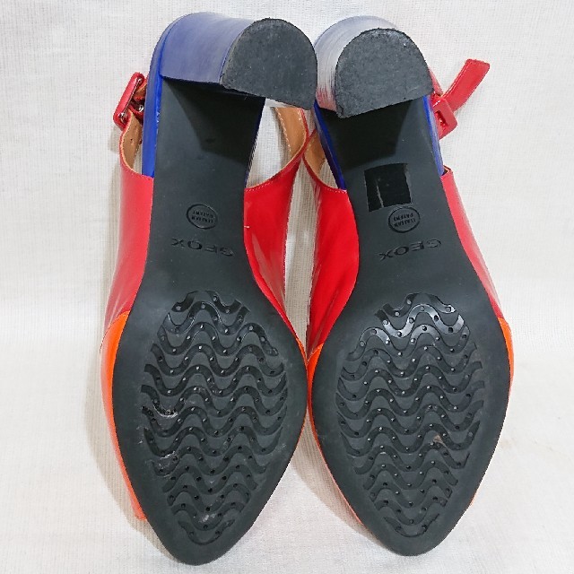 美品！イタリア｢GEOX｣③色マルチカラー艶々レザー素材のストラップパンプス35 レディースの靴/シューズ(ハイヒール/パンプス)の商品写真