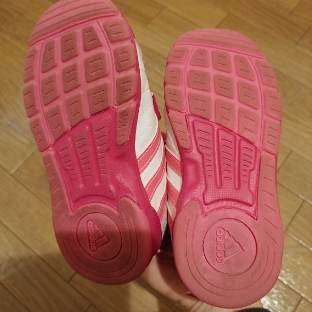 adidas(アディダス)のくぅま様専用adidasスニーカー キッズ/ベビー/マタニティのキッズ靴/シューズ(15cm~)(その他)の商品写真