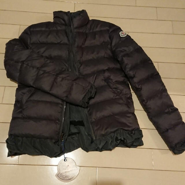 MONCLER(モンクレール)のMONCLER サカイコラボ レア ダウン リバーシブル レディースのジャケット/アウター(ダウンジャケット)の商品写真