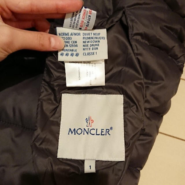 MONCLER(モンクレール)のMONCLER サカイコラボ レア ダウン リバーシブル レディースのジャケット/アウター(ダウンジャケット)の商品写真