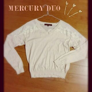 マーキュリーデュオ(MERCURYDUO)のMERCURYDUO♡刺繍レースVネック(ニット/セーター)