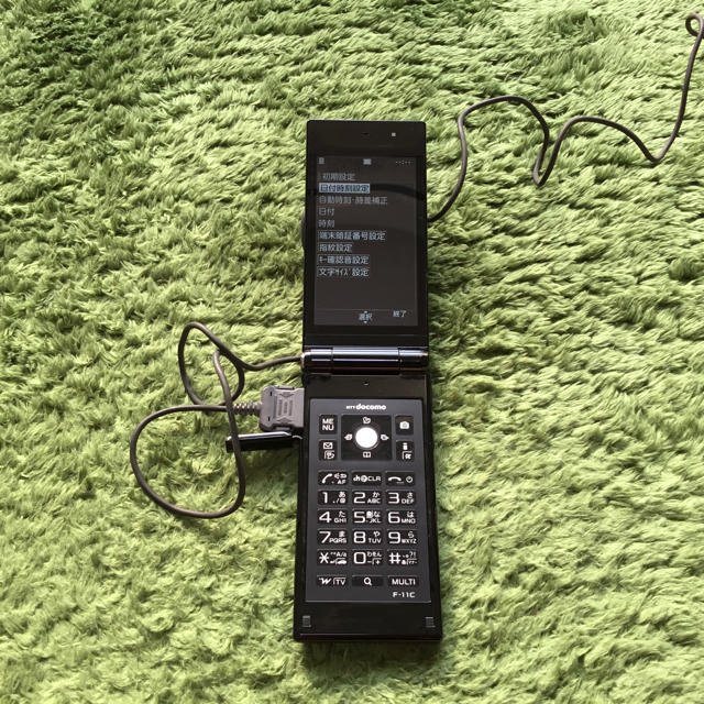 富士通(フジツウ)の【中古美品】docomo F-11C（K） ガラケー本体 スマホ/家電/カメラのスマートフォン/携帯電話(携帯電話本体)の商品写真