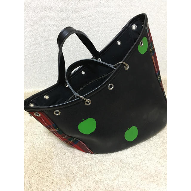 COMME des GARCONS(コムデギャルソン)の美品‼️コムデギャルソン☆バッグ・BEATLES赤チェックリンゴ レディースのバッグ(トートバッグ)の商品写真