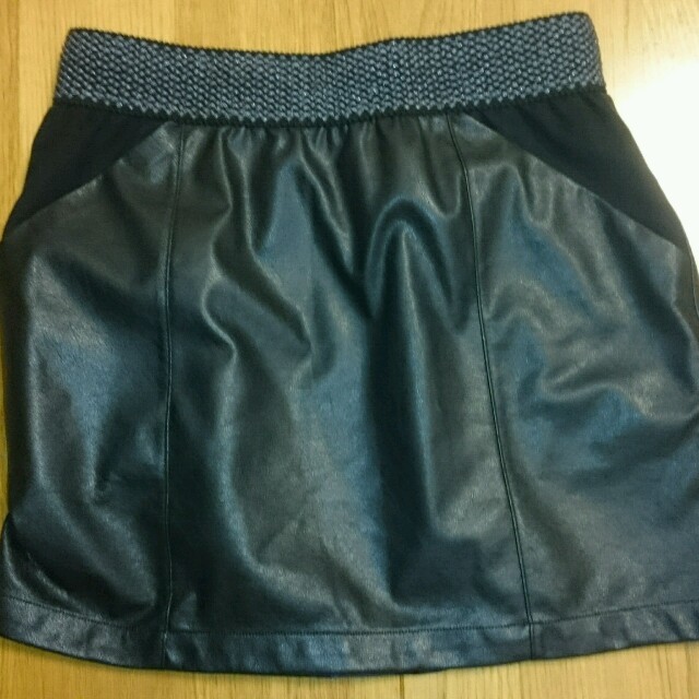 SCOT CLUB(スコットクラブ)のラシュッド フェイクレザースカート レディースのスカート(ミニスカート)の商品写真
