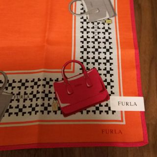 フルラ(Furla)の【新品】フルラ 大判シルクプリントスカーフ ハンカチ(バンダナ/スカーフ)