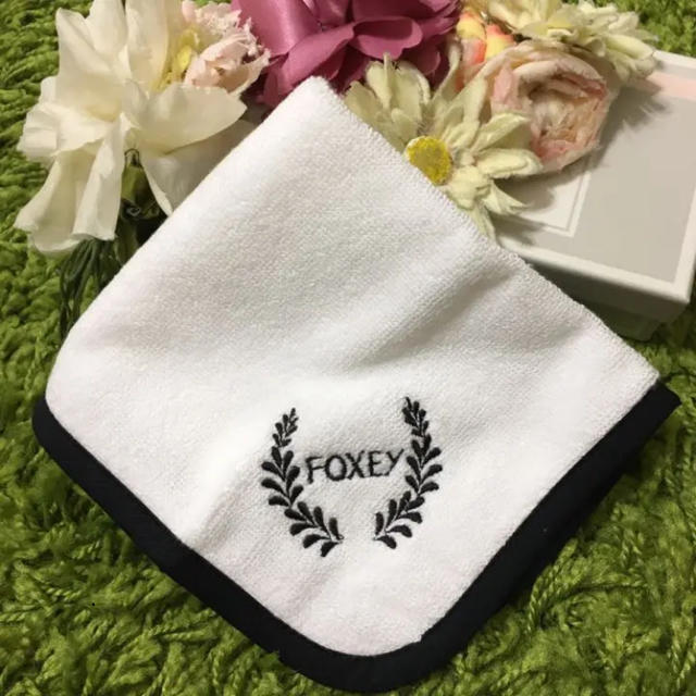 FOXEY(フォクシー)の新品フォクシー❤︎レディハンカチ レディースのファッション小物(ハンカチ)の商品写真