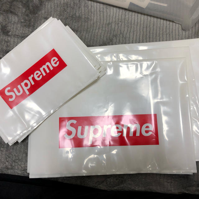 Supreme(シュプリーム)のsupreme ショッパー 小10枚 大3枚‼️ レディースのバッグ(ショップ袋)の商品写真