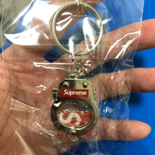 シュプリーム(Supreme)のsupreme handcuffs keychain‼️(キーケース)