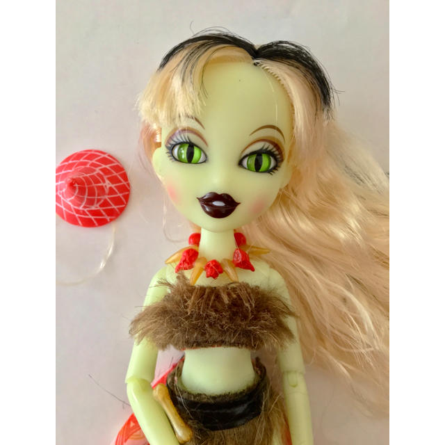 Barbie(バービー)のブラッジラズ bratzillaz bratz お人形と帽子 緑の目 キッズ/ベビー/マタニティのおもちゃ(ぬいぐるみ/人形)の商品写真