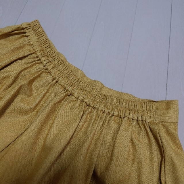 GU(ジーユー)のGU　スカート　イエロー レディースのスカート(ひざ丈スカート)の商品写真