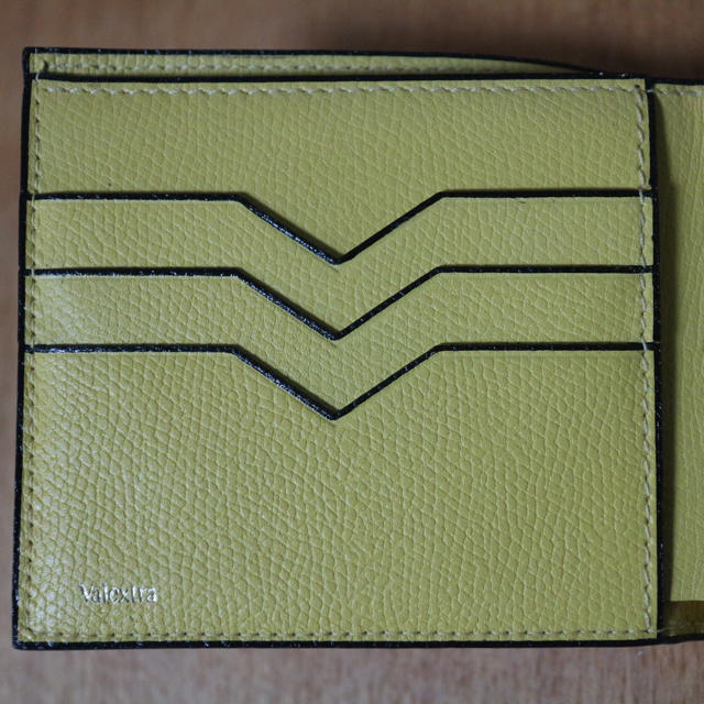 ヴァレクストラ 新品 2つ折り カードケース財布