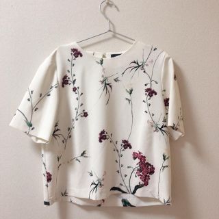 ザラ(ZARA)の【3/16までの出品】花柄ブラウス(シャツ/ブラウス(半袖/袖なし))