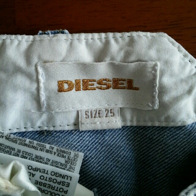 DIESEL(ディーゼル)のDIESEL クロップドデニム レディースのパンツ(クロップドパンツ)の商品写真