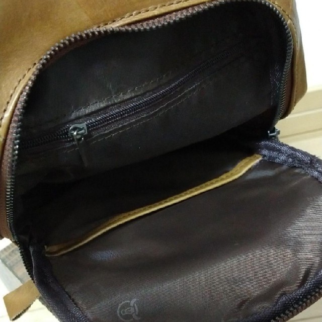 本革　ボディバッグ　イエローブラウン　ショルダーバッグ　牛革　レトロ メンズのバッグ(ボディーバッグ)の商品写真