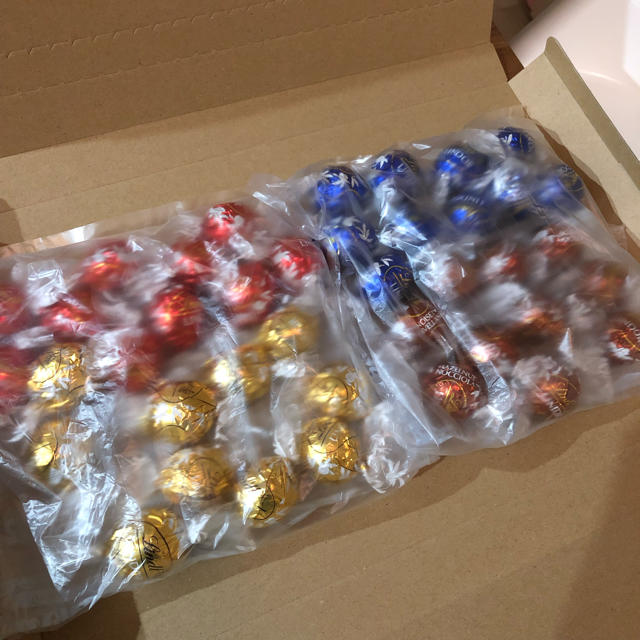 Lindt(リンツ)のリンツ リンドール 4種アソート 40粒 バラ売り 食品/飲料/酒の食品(菓子/デザート)の商品写真