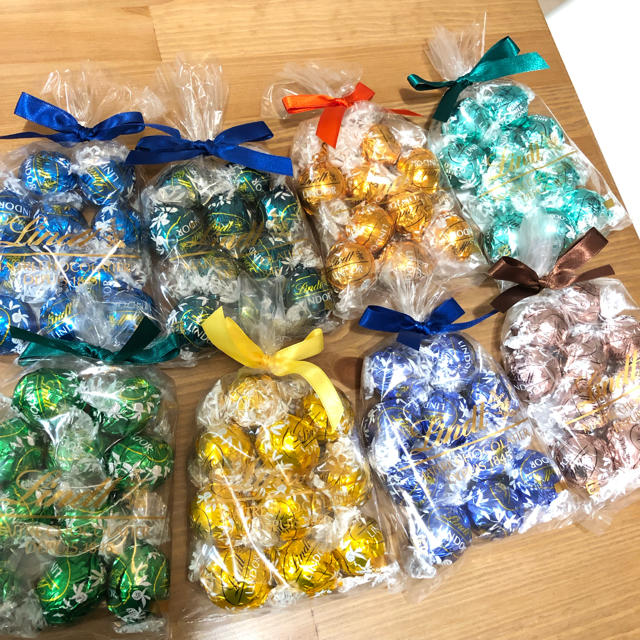 Lindt(リンツ)のリンツ リンドール 4種アソート 40粒 バラ売り 食品/飲料/酒の食品(菓子/デザート)の商品写真