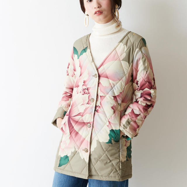 ジャケット/アウター限定値下げ❗️新品 タグ付き  ふりふ  花柄キルトジャケット