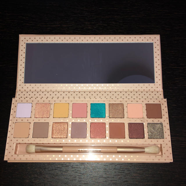 Kylie Cosmetics(カイリーコスメティックス)のKYLIE JENNER PRESSED POWDOR EYESHADOW コスメ/美容のベースメイク/化粧品(アイシャドウ)の商品写真