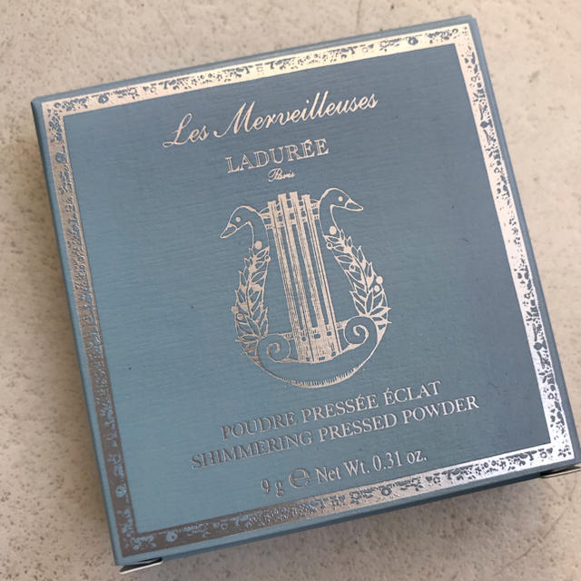 Les Merveilleuses LADUREE(レメルヴェイユーズラデュレ)のラデュレ シマリング プレスト パウダー 104 新品f コスメ/美容のベースメイク/化粧品(フェイスパウダー)の商品写真