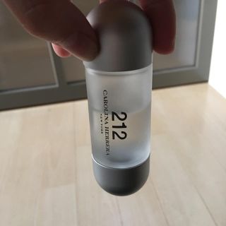 キャロライナヘレナ(CAROLINA HERRERA)のキャロライナヘレラ 212 香水(ユニセックス)