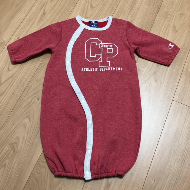 Champion(チャンピオン)の⚠️専用   チャンピオンロンパース 、ポンチョ、ベスト キッズ/ベビー/マタニティのベビー服(~85cm)(ロンパース)の商品写真