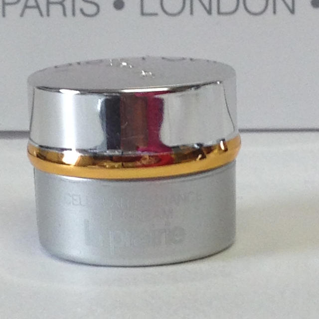 La Prairie(ラプレリー)のラプレリー  新品 セルラーラディアンスアイクリーム サンプル 3ml  コスメ/美容のスキンケア/基礎化粧品(アイケア/アイクリーム)の商品写真