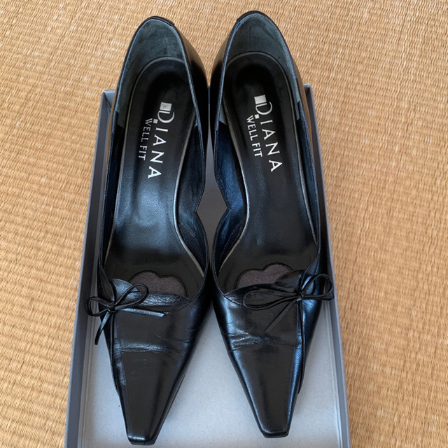 DIANA(ダイアナ)の  DIANA   WELL FIT  黒 パンプス レディースの靴/シューズ(ハイヒール/パンプス)の商品写真