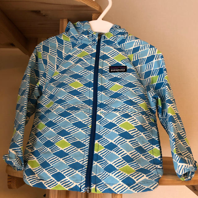 patagonia(パタゴニア)の値下げ• Patagonia ナイロンジャケット ベビー キッズ/ベビー/マタニティのベビー服(~85cm)(ジャケット/コート)の商品写真