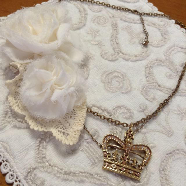 JaneMarple(ジェーンマープル)のJM王冠と薔薇のネックレス✨ レディースのアクセサリー(ネックレス)の商品写真