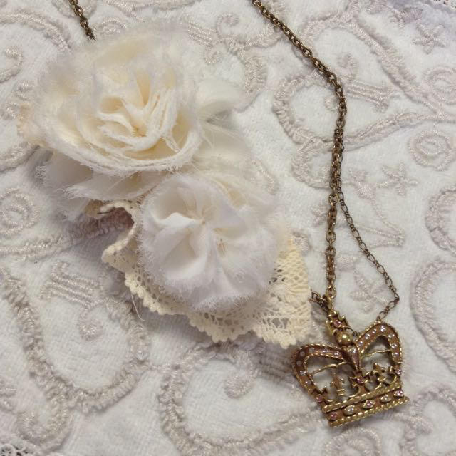 JaneMarple(ジェーンマープル)のJM王冠と薔薇のネックレス✨ レディースのアクセサリー(ネックレス)の商品写真