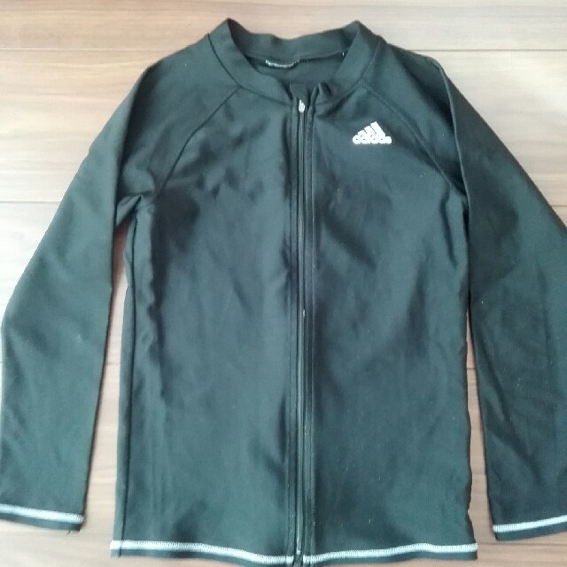 adidas(アディダス)のアディダス　ラッシュガード　140 キッズ/ベビー/マタニティのキッズ服男の子用(90cm~)(水着)の商品写真