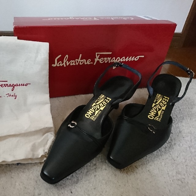 Ferragamo フェラガモ  バックベルトパンプス????