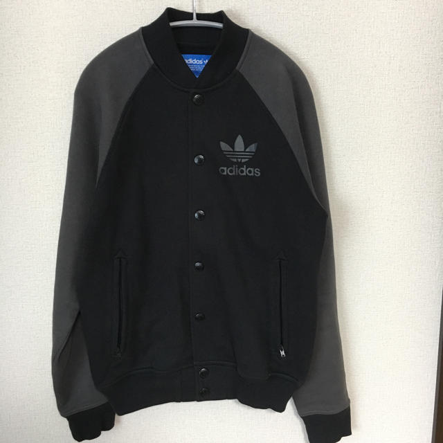 adidas(アディダス)のまいめろ様 専用 アディダスオリジナルス スタジャン 黒　グレー　 メンズのジャケット/アウター(スタジャン)の商品写真