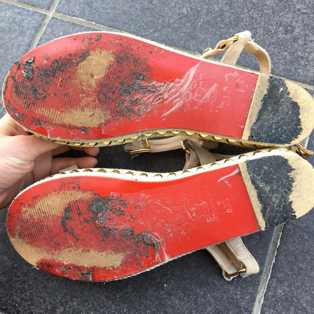 Christian Louboutin(クリスチャンルブタン)のサンダル レディースの靴/シューズ(サンダル)の商品写真