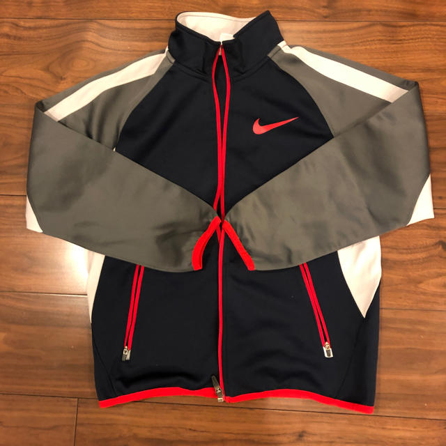 NIKE(ナイキ)のNIKE キッズ 上下ジャージ M 145 キッズ/ベビー/マタニティのキッズ服男の子用(90cm~)(その他)の商品写真