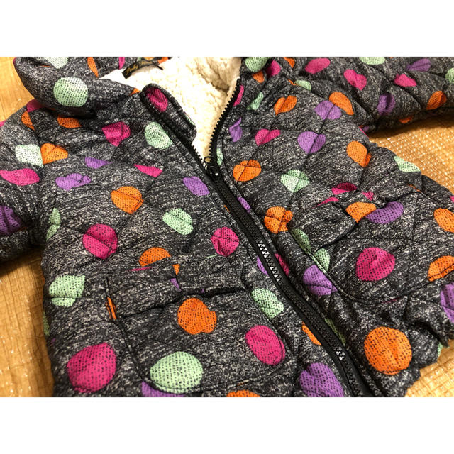 【95サイズ】美品☆裏ボア カラフルドット 中綿ジャケット キッズ/ベビー/マタニティのキッズ服男の子用(90cm~)(ジャケット/上着)の商品写真