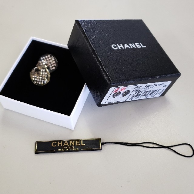 CHANEL(シャネル)のだっちんさん712様専用　CHANEL　クリスタルイヤリング レディースのアクセサリー(イヤリング)の商品写真