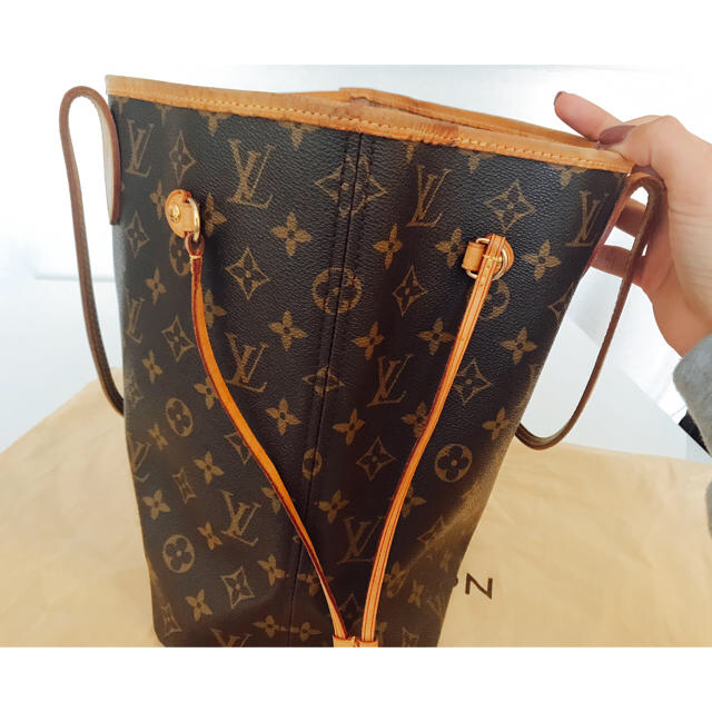 LOUIS VUITTON(ルイヴィトン)のルイヴィトン ネバーフル MM モノグラム レディースのバッグ(トートバッグ)の商品写真