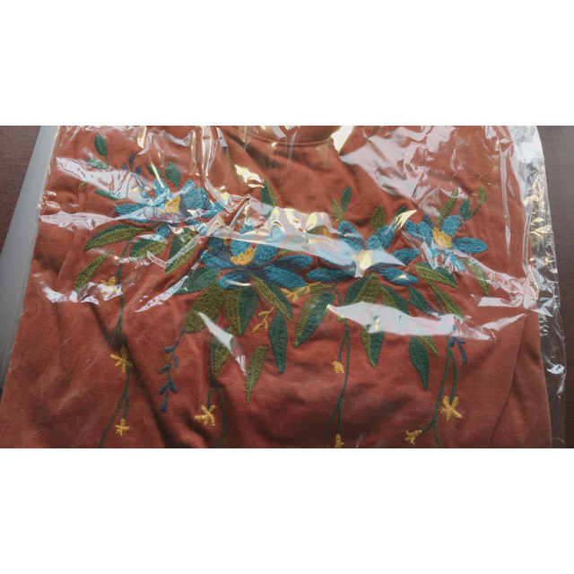 AZUL by moussy(アズールバイマウジー)のAZUL by moussy ブルーフラワー 刺繍 タンクTOP  レディースのトップス(カットソー(半袖/袖なし))の商品写真