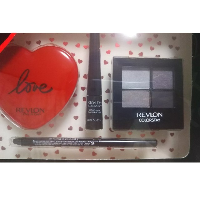 REVLON(レブロン)のREVLON LOVE IS ON デラックスギフトセット コスメ/美容のキット/セット(コフレ/メイクアップセット)の商品写真