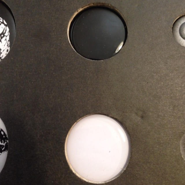 UNDERCOVER(アンダーカバー)のアンダーカバーの缶バッジ6個セット エンタメ/ホビーのアニメグッズ(バッジ/ピンバッジ)の商品写真