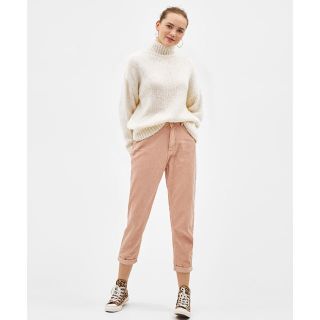 ベルシュカ(Bershka)のコーデュロイ地 マムフィット パンツ(カジュアルパンツ)